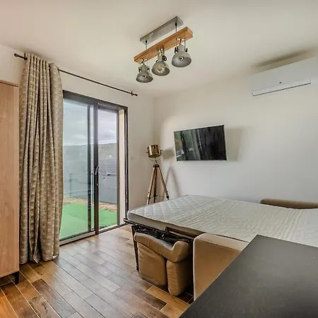 Dans Dependance Face A La 세라 디 페로