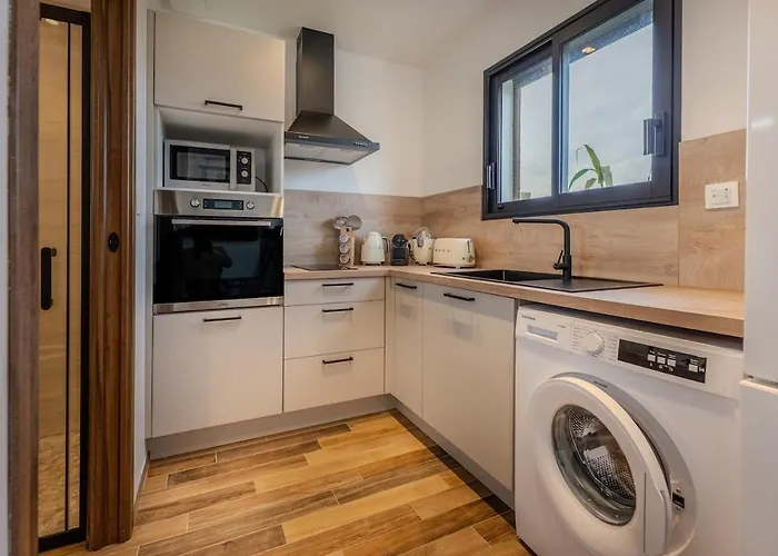 度假居 Geronimi Location